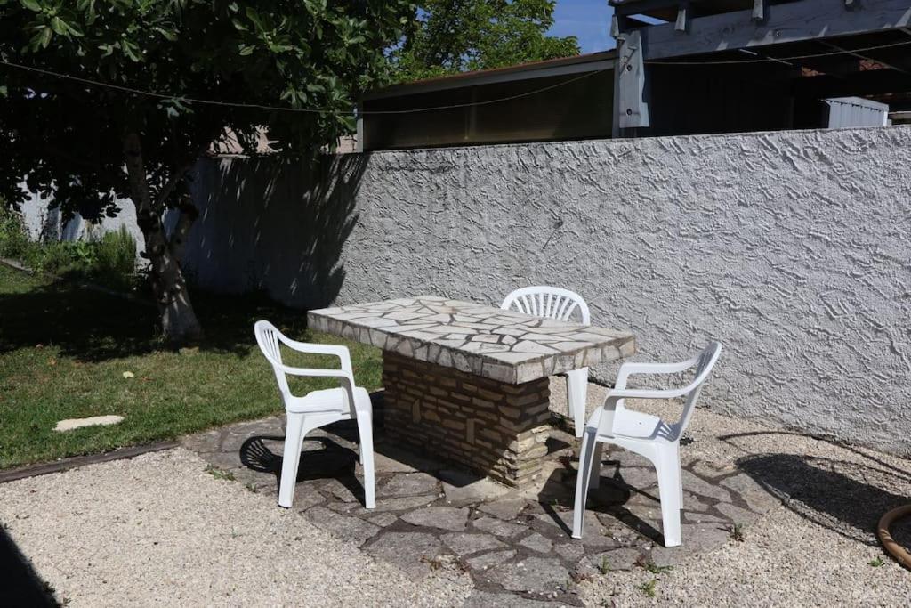 Studio Avec Jardin Prive Bergerac Exterior photo